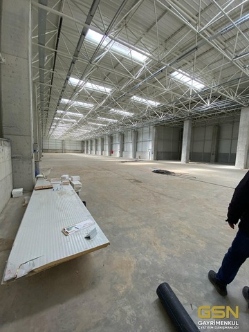 18-DİLOVASI TEPECİK’TE GENİŞ AÇIK ALANLI YENİ DEPO